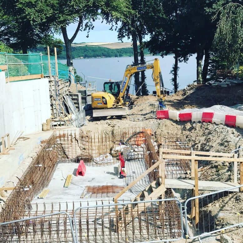 Digging the Pool foundations Digging the Pool foundations